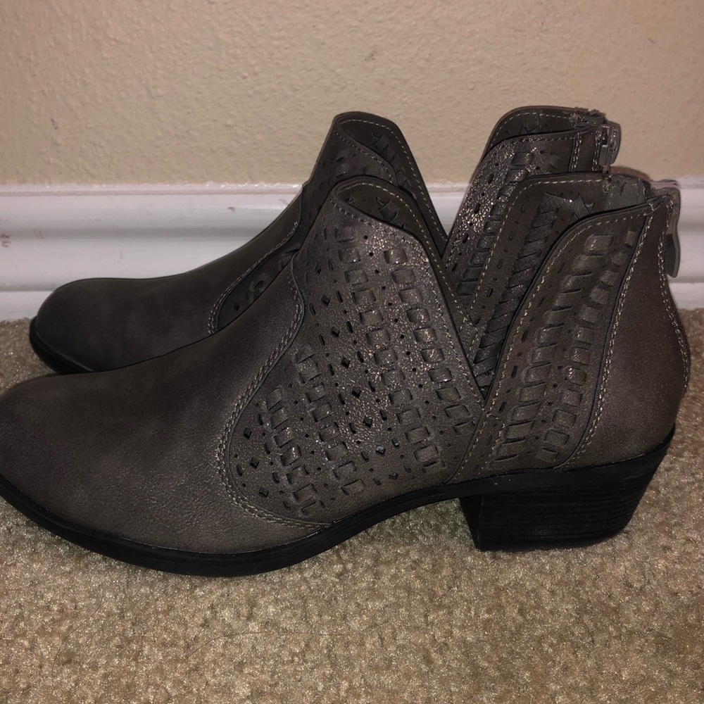 Boutique by Corkys size 6 booties